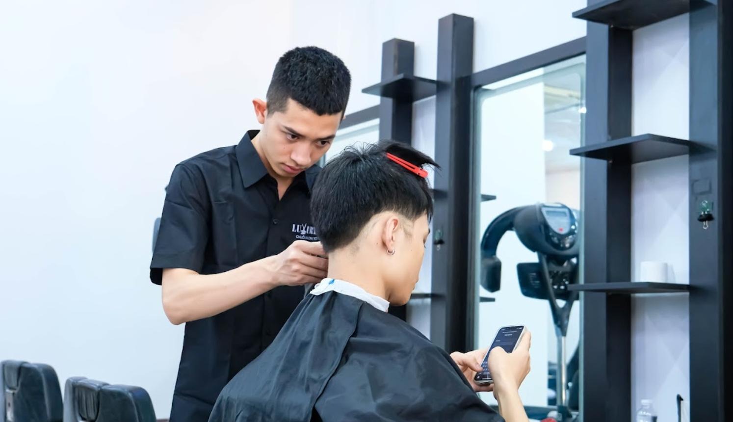 BẢN LĨNH BARBER – CHỖ ĐÀN ÔNG GHÉ LÀ PHẢI CHỈNH
